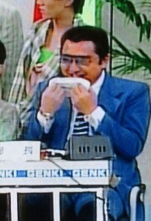 松方弘樹さんといえば、元気が出るテレビでヒーヒー笑いながらハンカチ