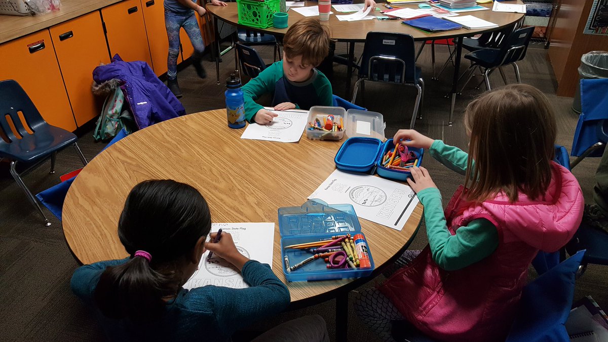 PrincipalSkibbe's tweet photo. @MrsKennedy_1st Ss learning about symbols and creating the Kansas flag! #KansasDay #34thState #adastraperaspera @lord_512 https://t.co/nEKdqbPM69