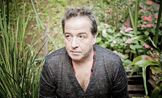 Hoje, o <a href="/OficialNasi/">Marcos Valadão</a> completa mais um ano de vida! \o/
Parabéns! E muita música pra você!🤘