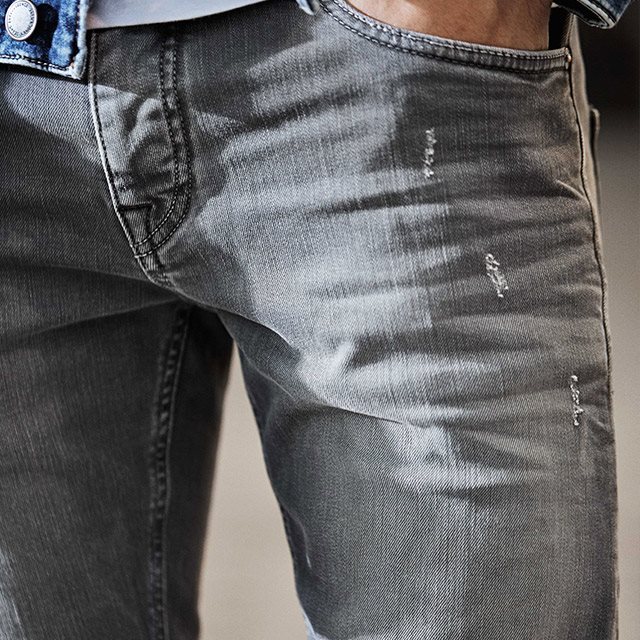 JACKJONESSPAIN's tweet photo. Añade algún detalle desenfadado para este alucinante look denim . 
Consigue el tuyo ► https://t.co/sRFnggMHaP https://t.co/ABBfDFPEm4