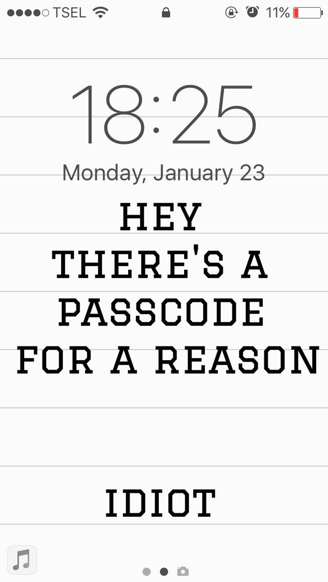rrieeff's tweet photo. when your wallpaper is more lit than you #burn #lol https://t.co/kpoc5tmyhZ