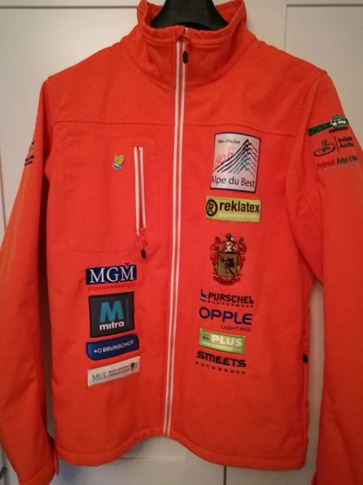#sponsering Nog enkele plaatsen op onze teamjassen voor Alpe d'HuZes 2017
Een uniek plekje reserveren? Mail naar alpedubest2017@gmail.com.