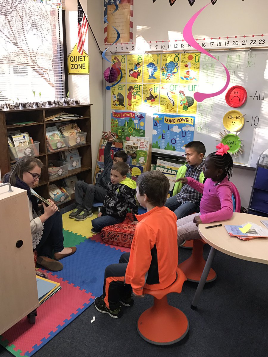 MLBennett2823's tweet photo. Flexible seating and Baylor TA's on the same day! #greatday #wiggleandlearn @BaylorSOE @SVEmisd https://t.co/EdLmsT2m8y