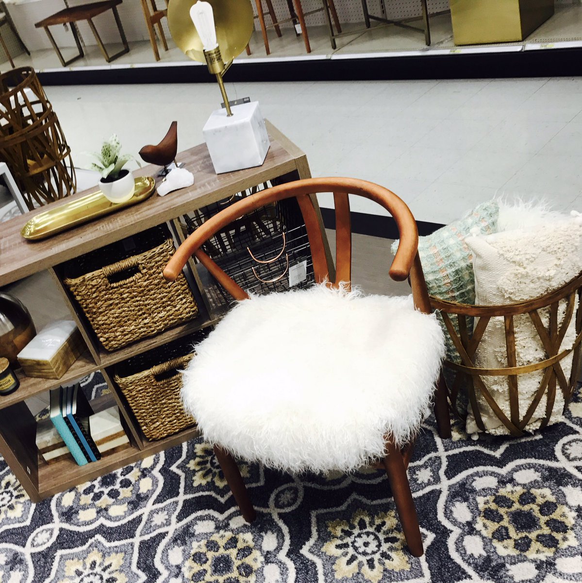 Take a seat and get organized. Making storage modern, chic and versatile. #merchandising <a href="/adriennelebo/">Adrienne Lebo</a> @ncraynon <a href="/ndaffs/">Cooley</a> @baileybarty88