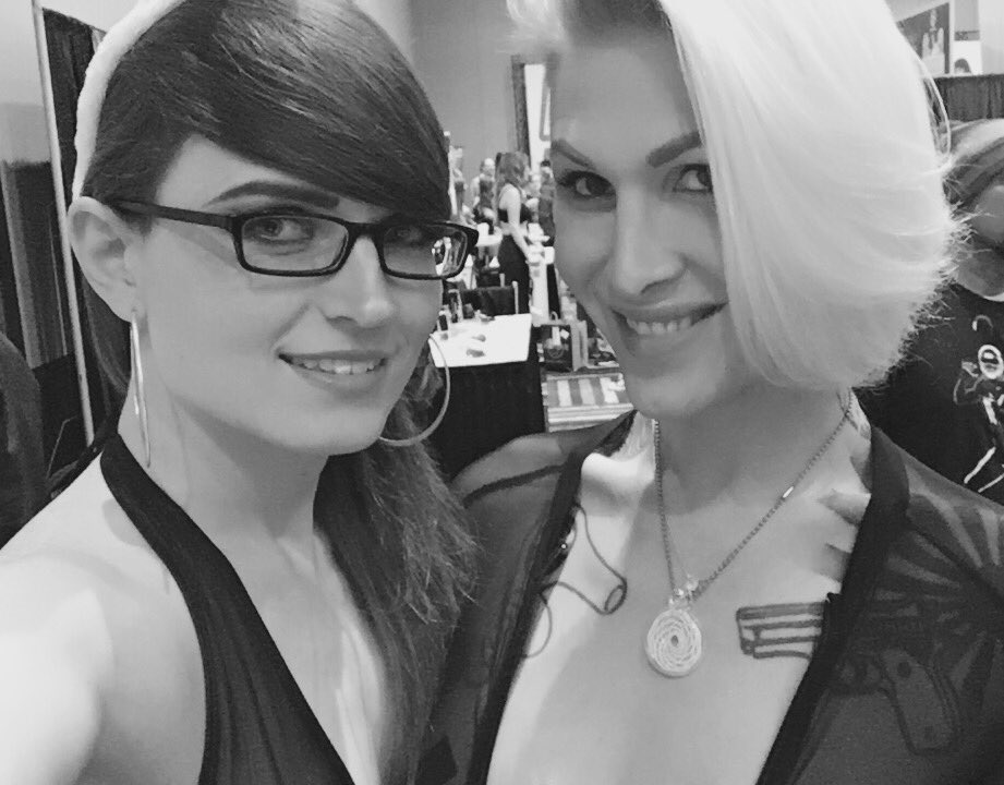 With the gorgeous @DanniDaniels at AVN. 💦💦💦 https://t.co/0TtxsJDs8v
