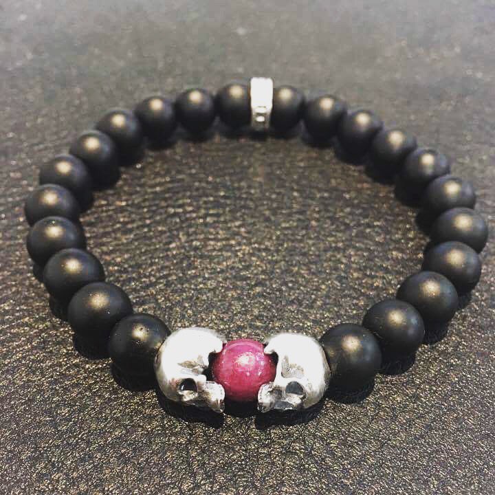 FlibustierParis's tweet photo. #Concours ▪️ RT + Follow pour gagner ce bracelet #flibustier Head2Head Onyx mate et rubis fabriqué à la main ! #paris #handmade https://t.co/VtpW3LZj66