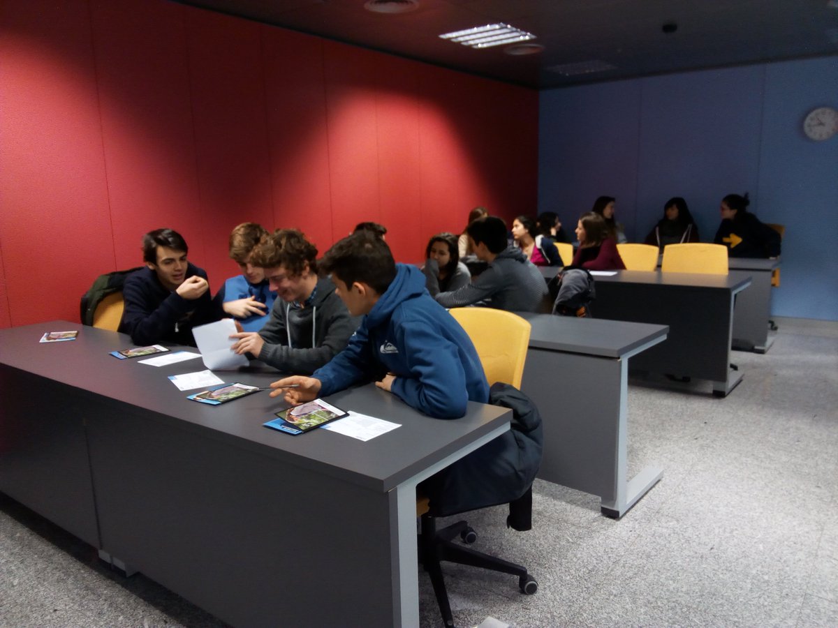 colegiosilbcn's tweet photo. Els alumnes de 1r #BatSIL assisteixen al taller d'emprenedoria @LaSalleBCN https://t.co/6Yu8jYpzkk