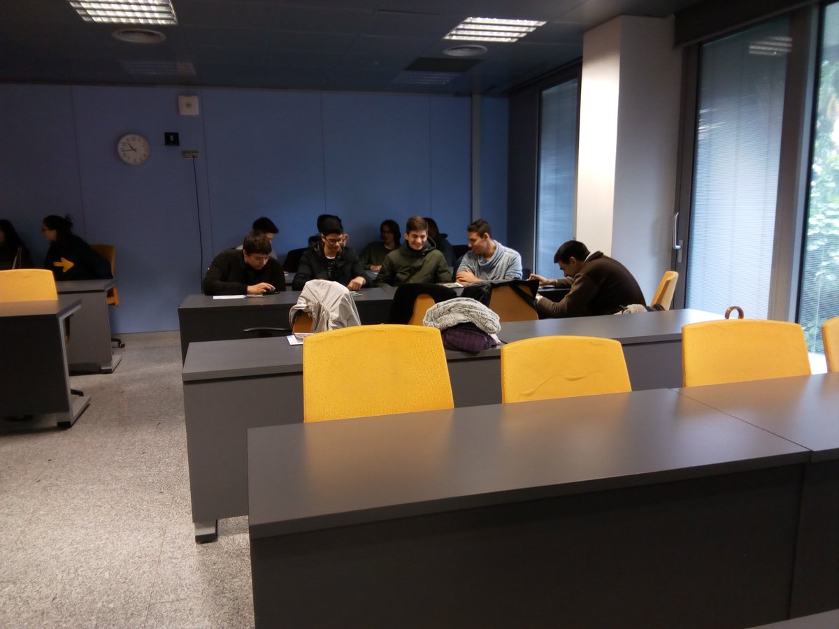 colegiosilbcn's tweet photo. Els alumnes de 1r #BatSIL assisteixen al taller d'emprenedoria @LaSalleBCN https://t.co/6Yu8jYpzkk