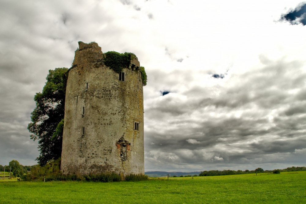 Grantstown Castle. - Looks like a storms coming #castle #clough #laois #rathdowney #structure #medieval #landscape