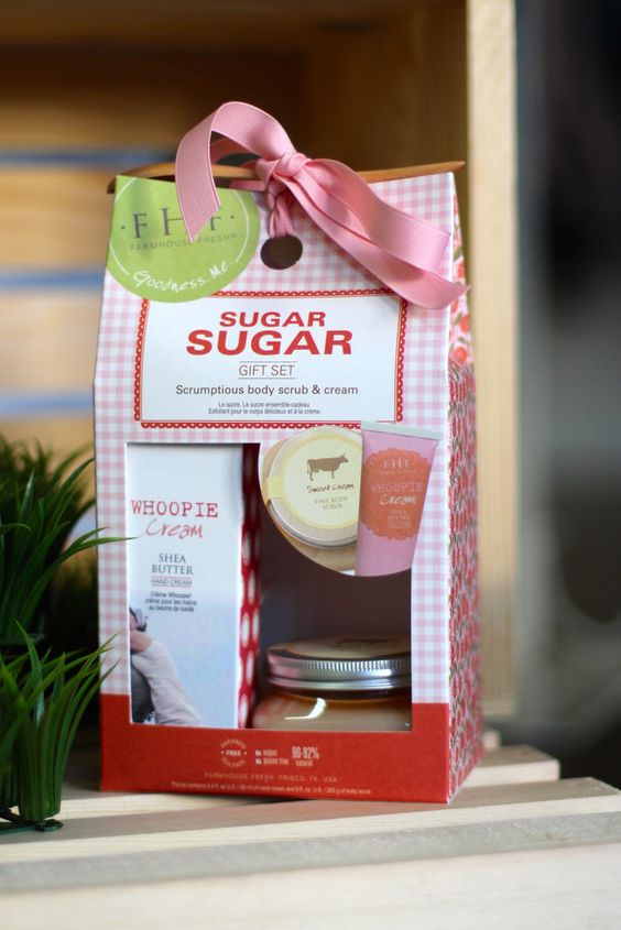 VinnieandJune's tweet photo. Sugar Sugar Gift Set includes the Sweet Cream Fine Body Scrub and Whoopie! Shea Butter Hand Cream, housed in a wooden spoon! #farmhousefresh https://t.co/29aBxDG91T