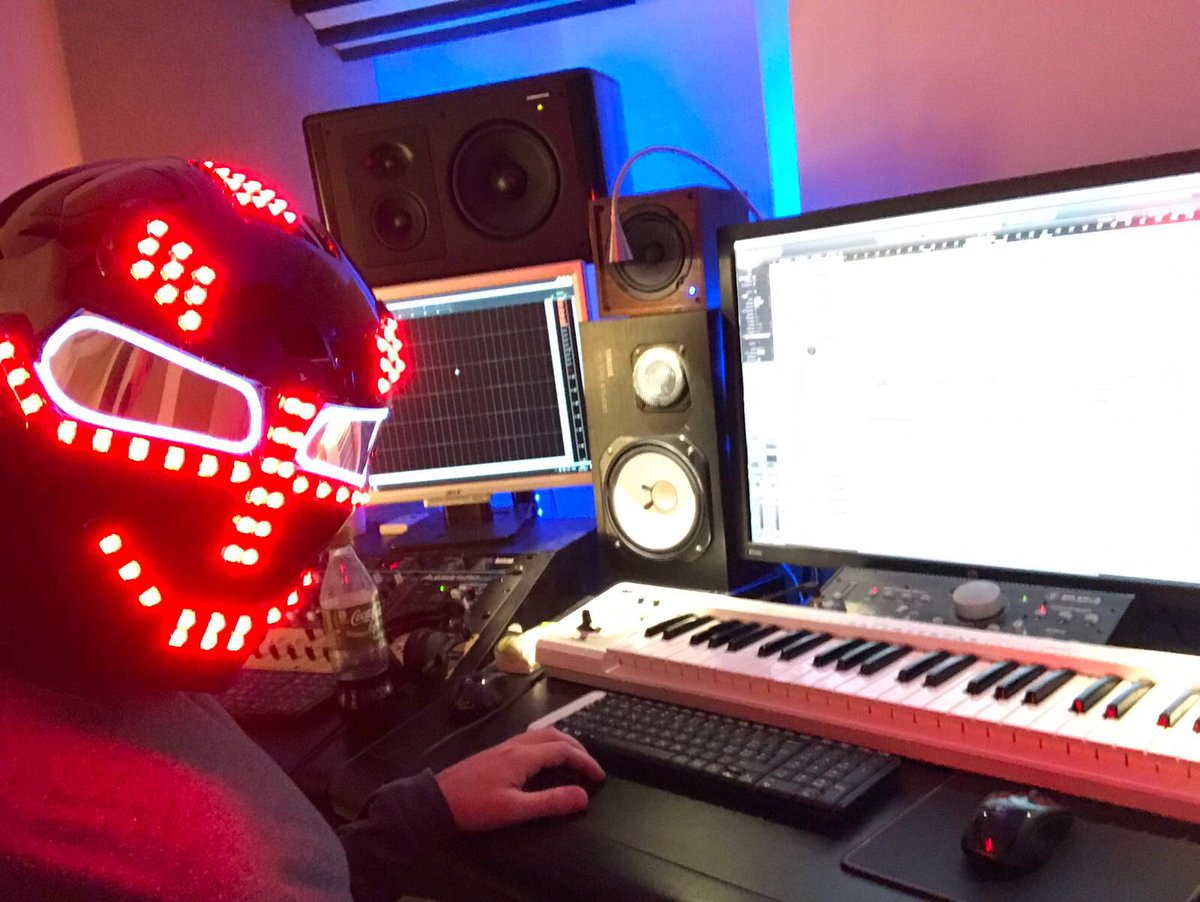 itsrobotronika's tweet photo. Studio time 🤖🔊 #Robotronika https://t.co/7suptKjR9c
