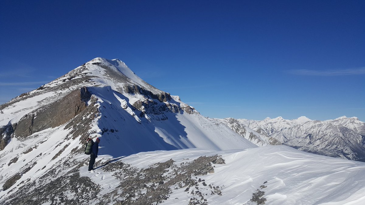 QuaireDog's tweet photo. Rundle traverse, we will meet again :) https://t.co/aRX7myt26t