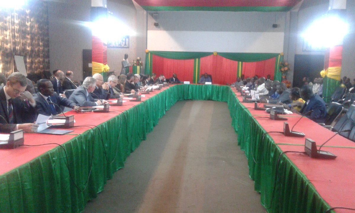 ConfBurkina2016's tweet photo. PNDES : réunion présidée par @KabaThieba  avec les PTF sur les projets structurants prioritaires et dispositif ce 23/1/17 #IWILI #Burkina https://t.co/tLItPlIBGn
