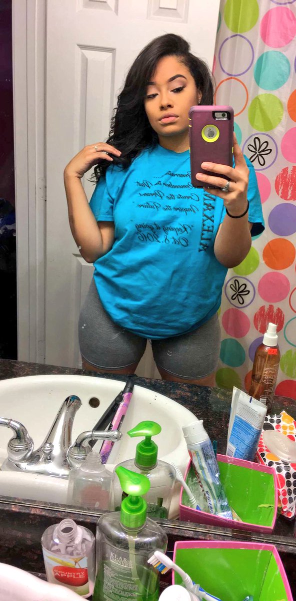iSweetySydney_'s tweet photo. My real hair lately > https://t.co/RreO6duWWq