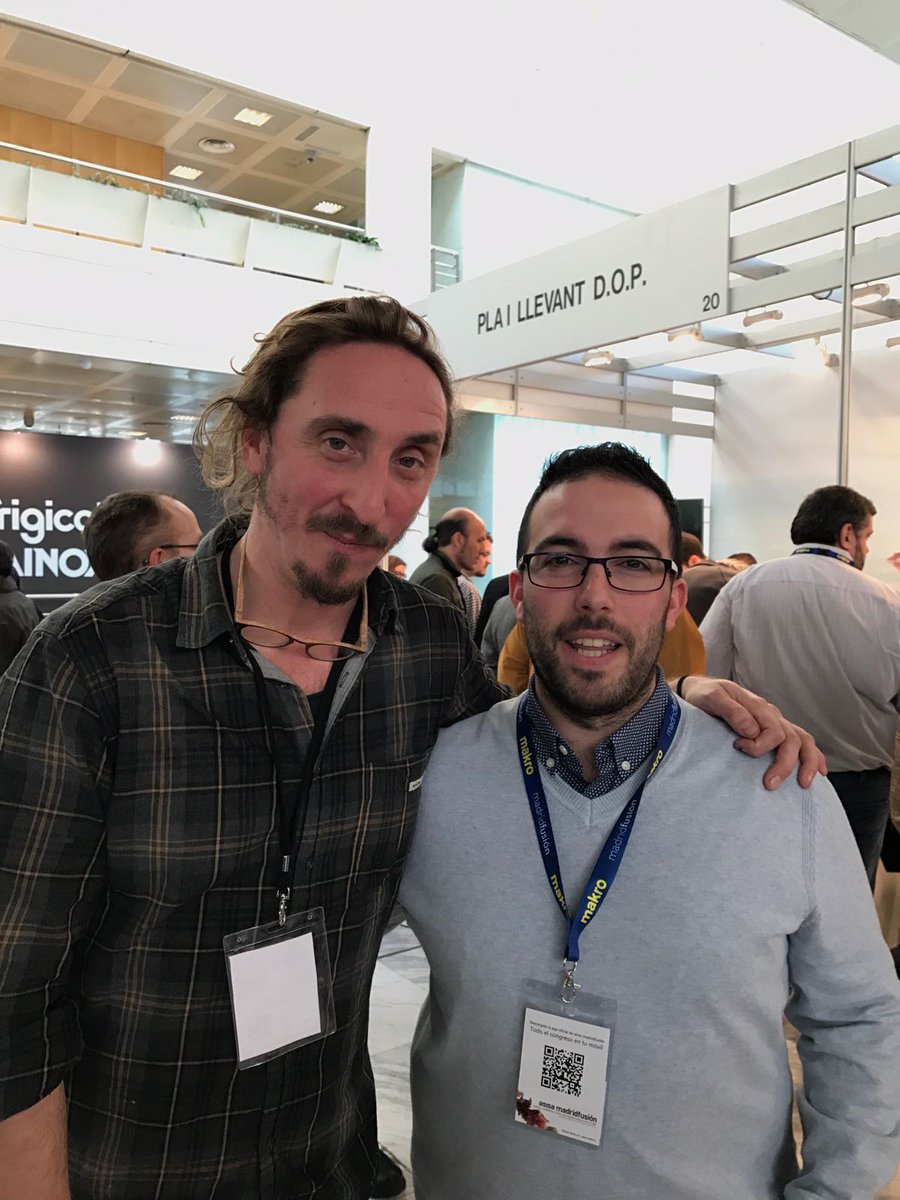 Tuvinycoo's tweet photo. Intensa jornada de trabajo y aprendizaje con destacados profesionales en @madridfusion con @ChapeauWines. New projects,dreaming gin https://t.co/ozQHzBtCM3