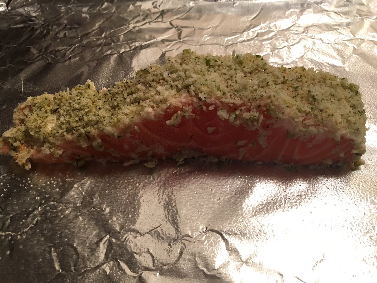 karriespring's tweet image. I'm making salmon. Ok, ok, I am really just baking the salmon I bought from Whole Foods. #neverdonethisbefore #imbetterwithsteakandpotato