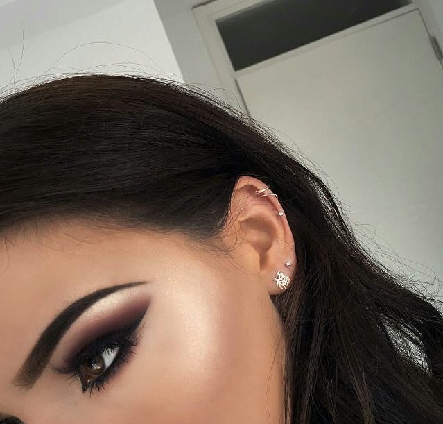 makeupthingz's tweet image. Her eye makeup 😍