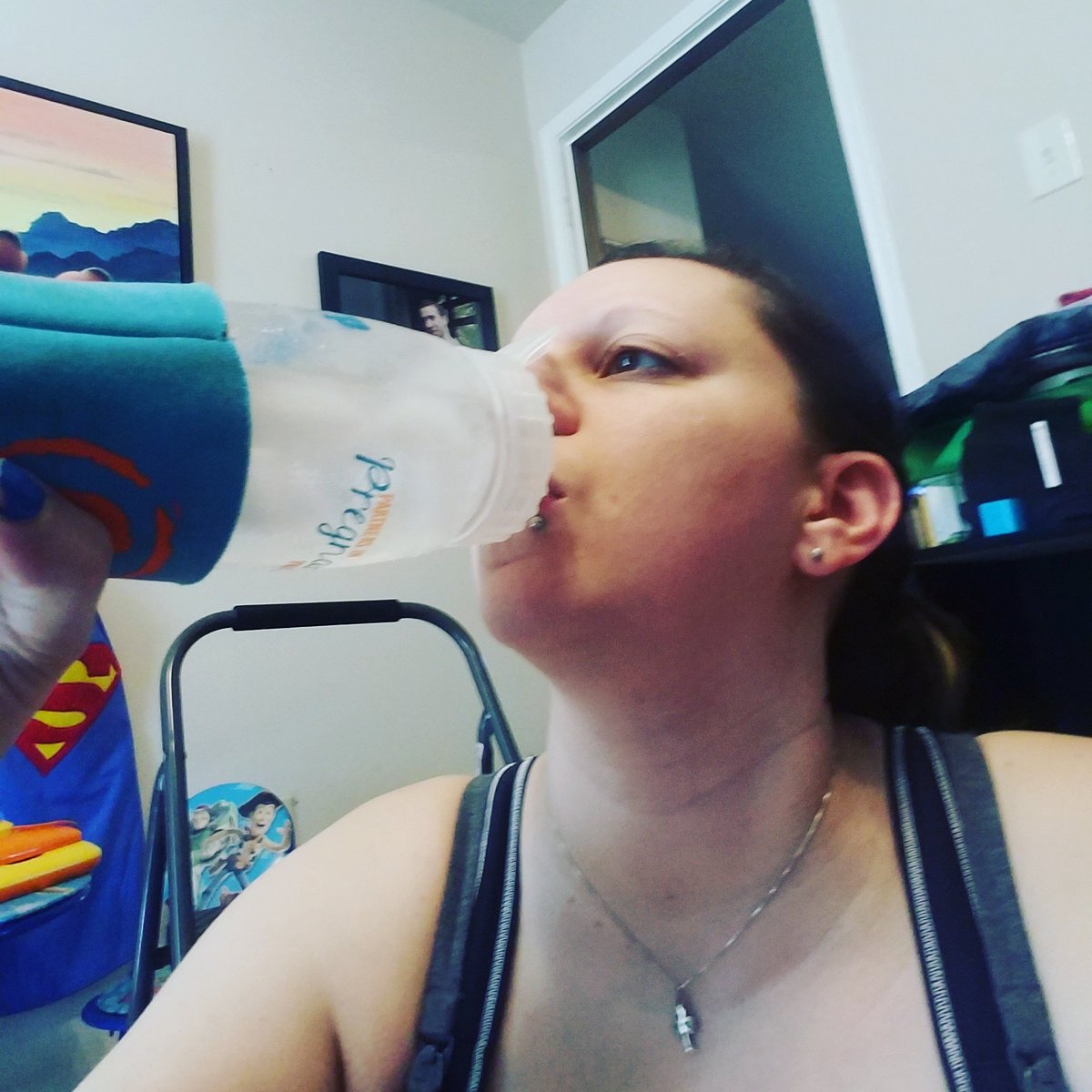 mwanless_author's tweet photo. Hydration is key! #fitmom #healthylifestyle #healthyliving #csectionrecovery #bikinibodymommy #bbm_sweatyselfie #bbmc6 ##onenerdymomma https://t.co/6jkF514DlX