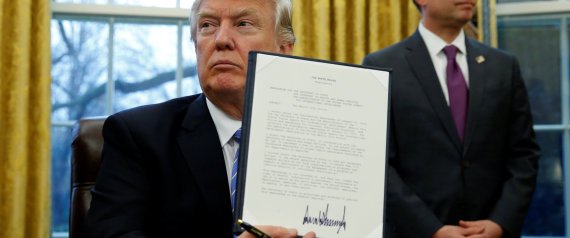 BigDataDetectiv's tweet image. No sabemos muy bien qué le pasa a este hombre... esperemos que sea su estrategia del &apos;entrar pegando fuerte&apos; huffingtonpost.es/2017/01/23/tru…