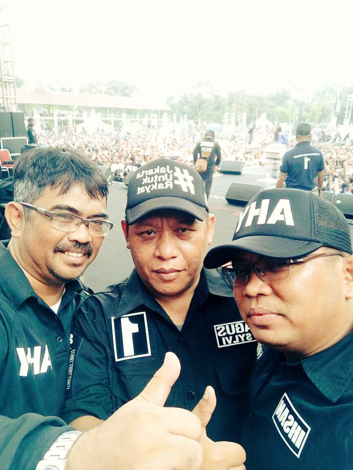 BabeAsli's tweet photo. Beli sagu,,
Kesandung batu,,
Jangan ragu,,
Milih no SATU,,
#JagaAgusSylvi #22HariLagiMilihAHY https://t.co/hTUqZz5Kz7