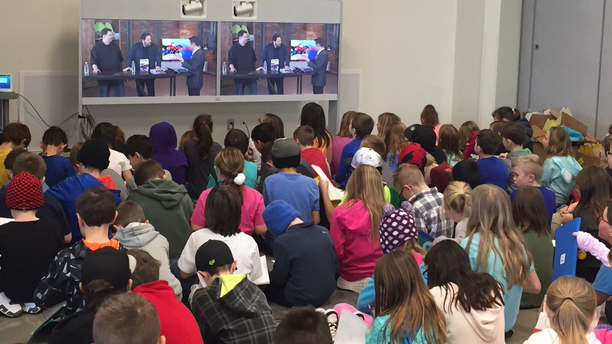 MrsWeversClass's tweet photo. So excited to kick off #teachgraphixlive week with our grade 3&amp;4 Ss and @DreamJumperHQ #livestream #prescottpsd70 https://t.co/84zImBtyF1