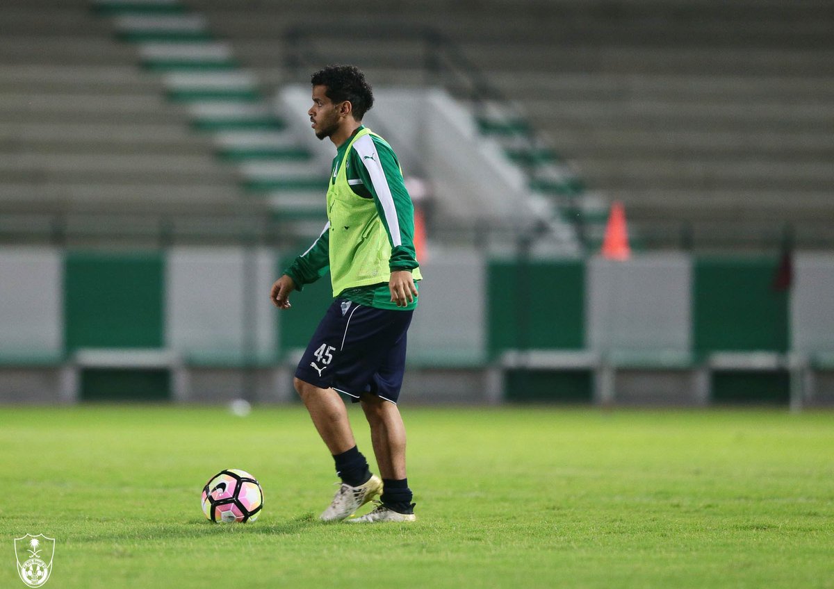 ALAHLI_FC's tweet photo. صور من تدريبات الفريق الكروي الأول بالنادي #الاهلي مساء اليوم . https://t.co/kembDb5Ihu