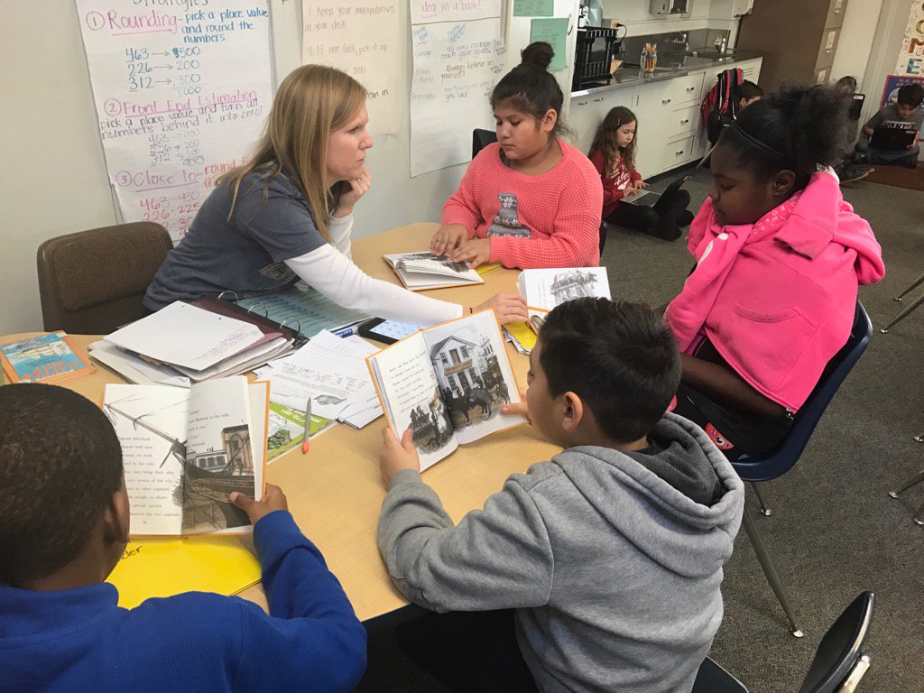 FairviewPanther's tweet image. Small group reading instruction - even in fourth grade.  @FairviewPanther #greatinstruction #smartpanthers