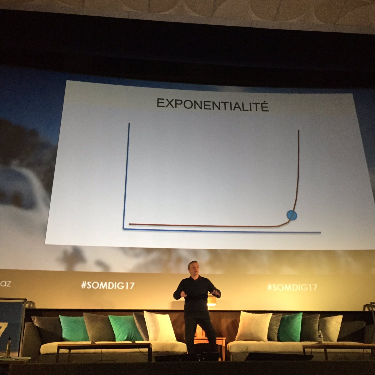 #SOMDIG17 Puissance de calcul, des fonds, des data, le cloud et la Silicon Valley on fire => les moteurs de l'acceleration de la Singularity