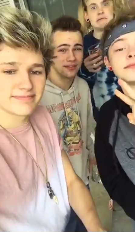 ESidaway's tweet photo. These 4 dudes have made my day😂 so funny😂👏 @TheTide @TheTideDrew @TheTideNate @TheTideLevi @TheTideAustin #TideLive #ChallengeTheTide https://t.co/mPh3kKtuhA