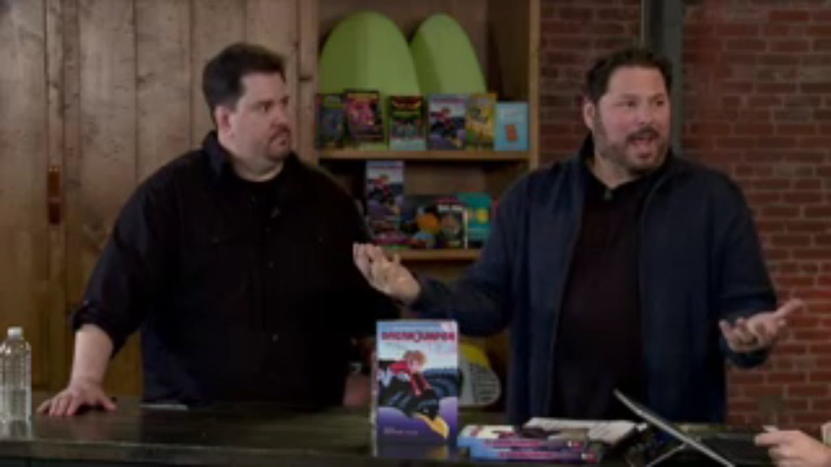 My "DreamJumpers" are watching their first Live Broadcast about graphic novels.#bearshine