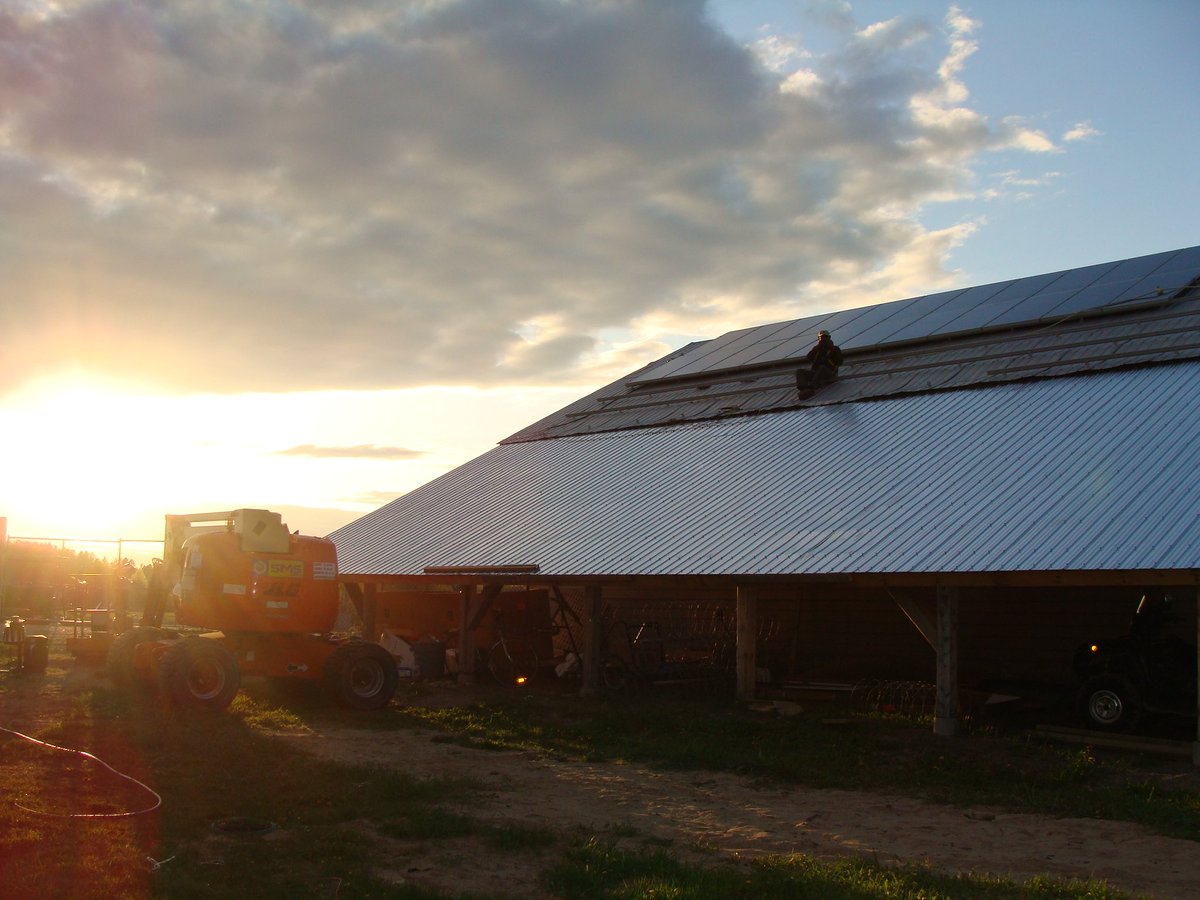 AlternatePwrInt's tweet photo. The benefits of #Solar #technology. #battery systems help to store your own #energy. #Unplugandlive with a #renewable #future. https://t.co/qiWhVqoB1a