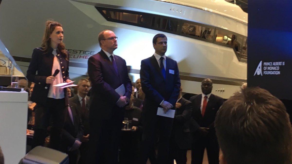 Berlenarin's tweet image. .@RTLde Moderatorin @AnnettMoeller moderiert das Programm, gleich spricht Fürst Albert #boot2017 @BILD_Promis