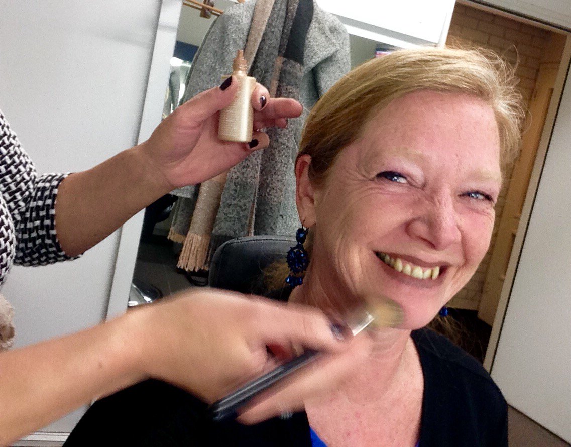 IngridKeestra's tweet photo. Live interview bij @rtvoost over mijn cv! https://t.co/kTlqxRf58l #marketing @DeBroekriem #TalentPlus #TaylorProtocols Merci @BertEeftink https://t.co/rLbL9Ygq48