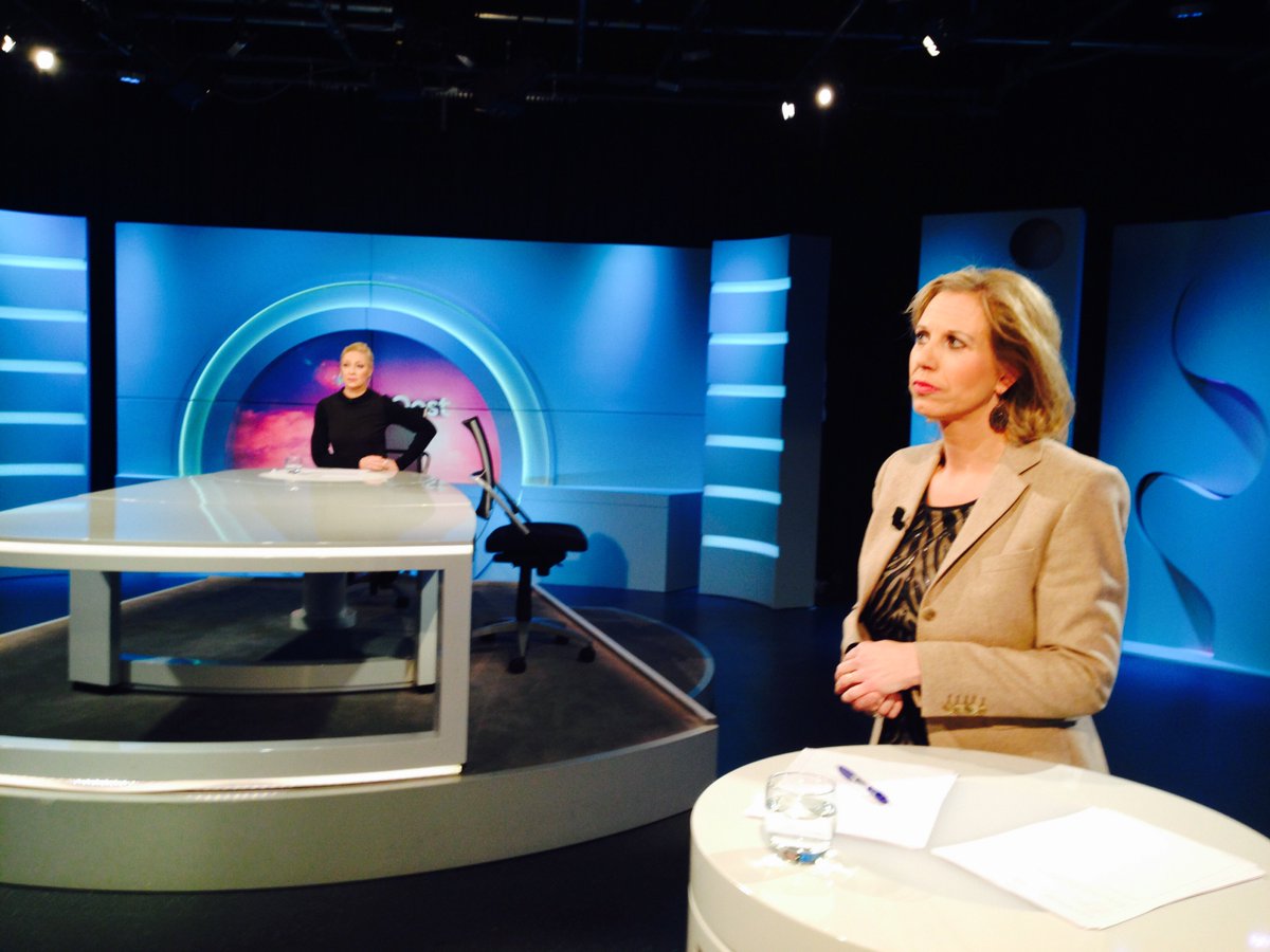 IngridKeestra's tweet photo. Live interview bij @rtvoost over mijn cv! https://t.co/kTlqxRf58l #marketing @DeBroekriem #TalentPlus #TaylorProtocols Merci @BertEeftink https://t.co/rLbL9Ygq48