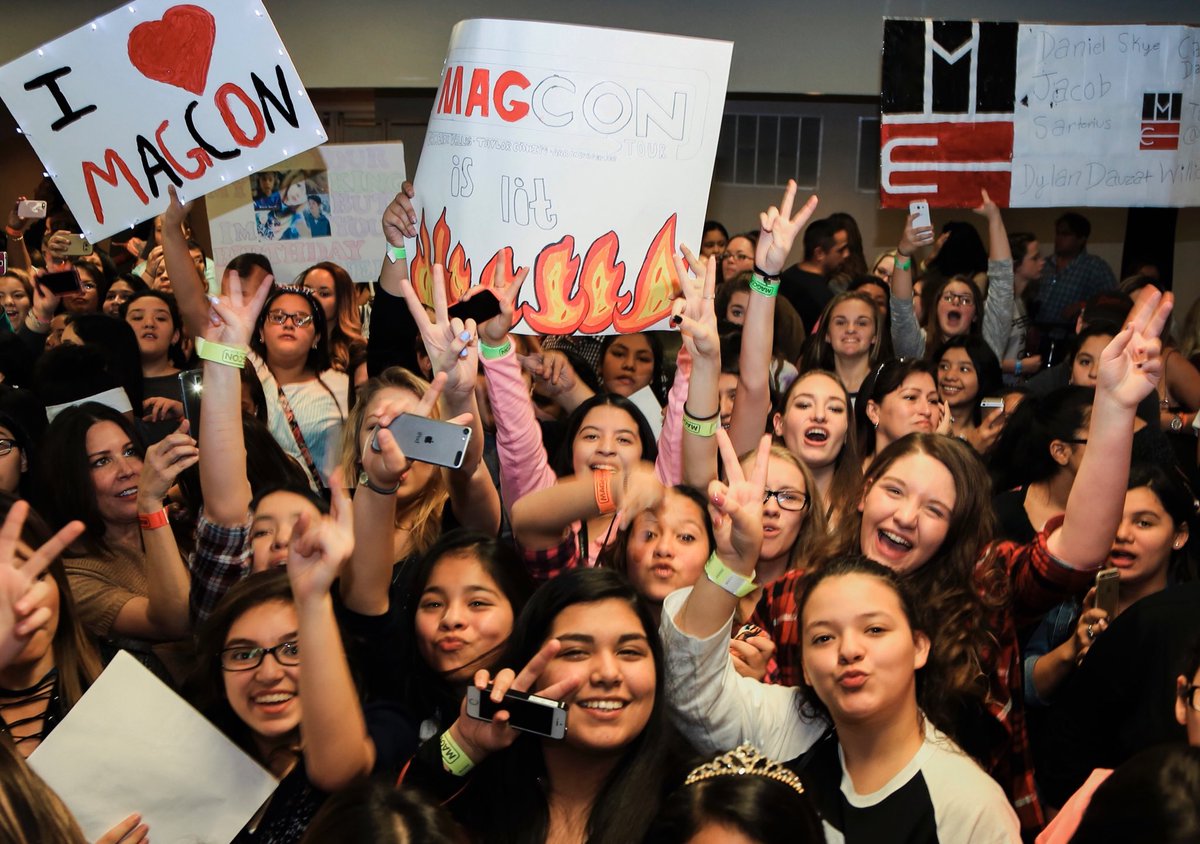 Magcon's tweet photo. THROW🔙 to almost one year ago at our MAGCON Houston show! Happy #MagconMonday, everyone! https://t.co/VO3bci4CRD