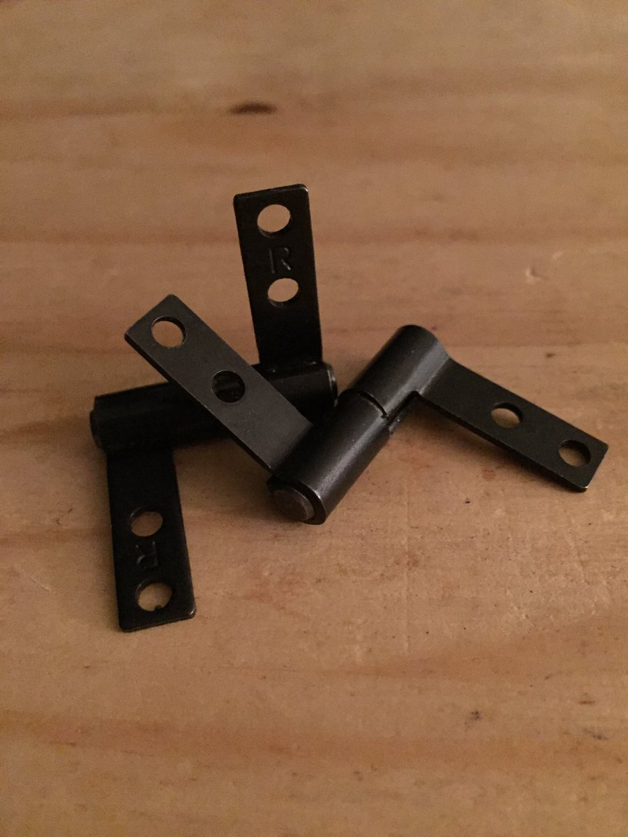 TheCedarByCally's tweet photo. These awesome little hinges arrived this week and will be perfect for the new screen system. Thanks @torqmaster. #newproduct #BespokePc https://t.co/vQyM2M4omt