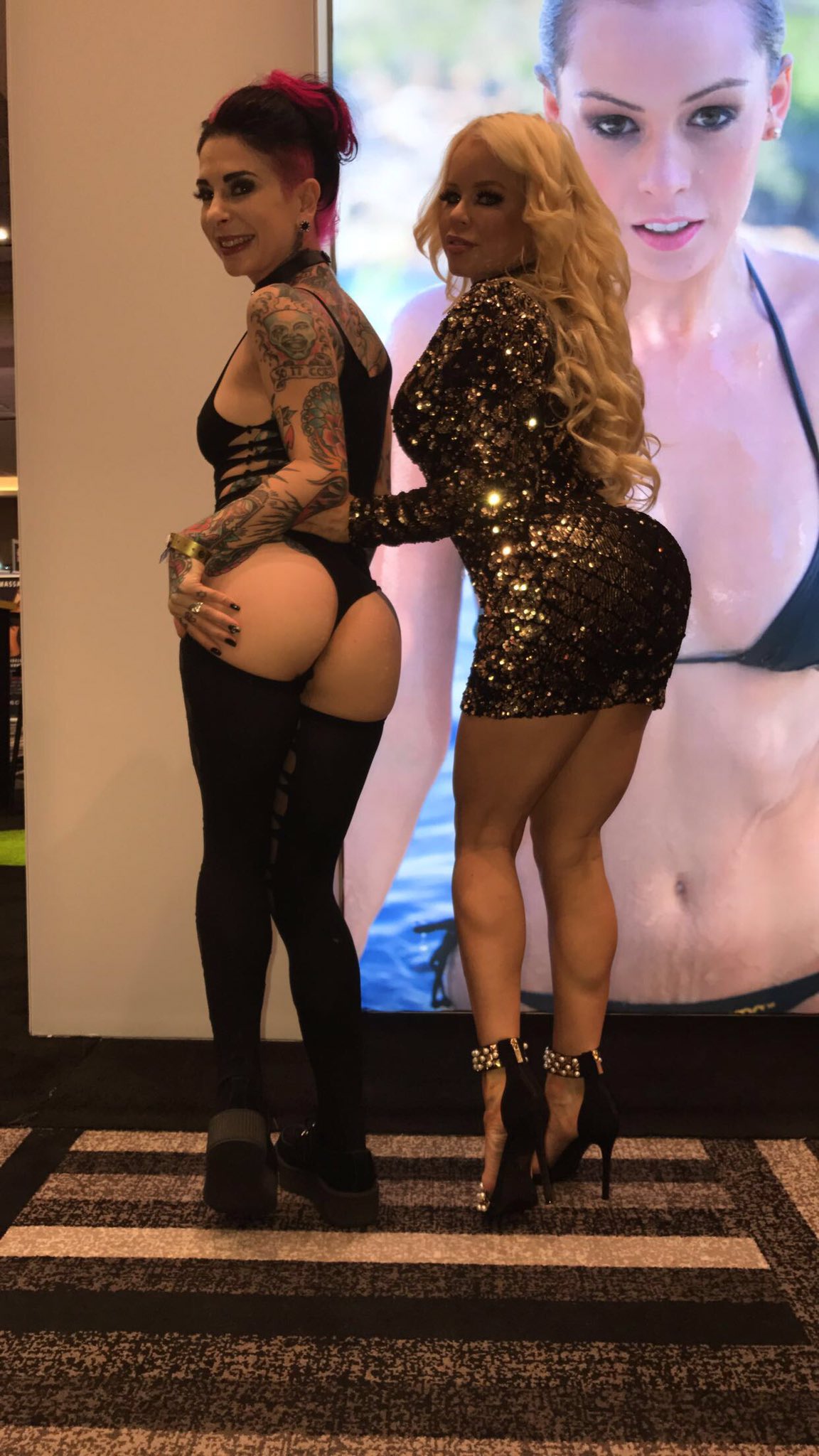 2 pic. Loved seeing you gorgeous your absolutely flawless and fun size like me 😻😻 @JoannaAngel https://t