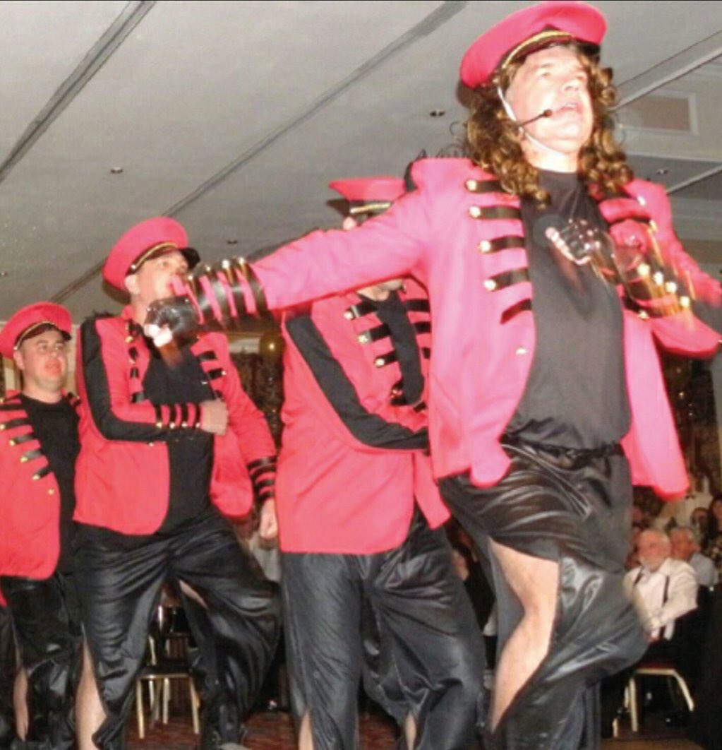 TommysDartsTips's tweet photo. Nothing to see here apart from Sam Allardyce dressed up as Cheryl Cole at a charity Christmas party... 😂 https://t.co/ElC7VF39FK
