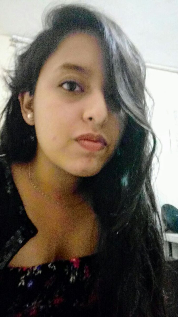 Arttemiissa's tweet photo. Cuando tu novio hace facturas y te aburres... #posfoto 💙 https://t.co/VCOoGv4YXO