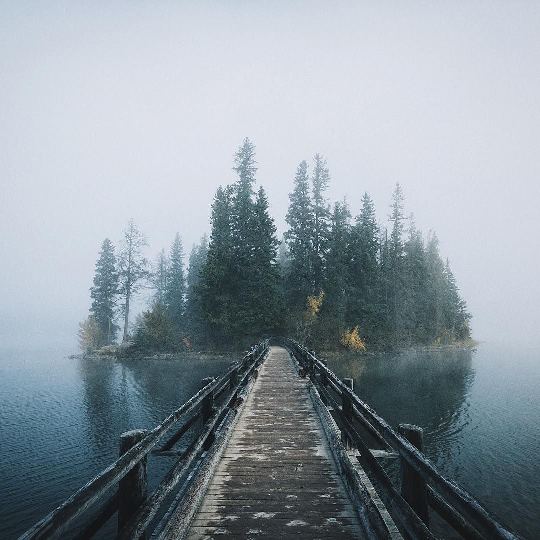 EarthPix's tweet photo. Mysterious and captivating scenery at Pyramid Lake. | Photo by Johannes Hulsch (@bokehm0n on IG) https://t.co/9TCHWlHXJz