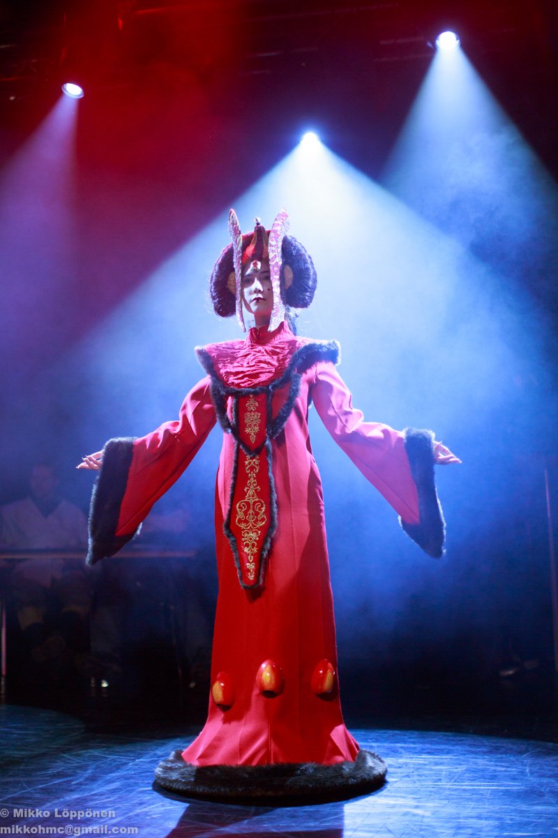 HothCon's tweet photo. This 100% self made Queen Amidala costume won our 3rd prize on Sat cosplay contest @HothCon #QueenAmidala #Padme #StarWars Pic by @hmcindie https://t.co/UleFfau2Ky