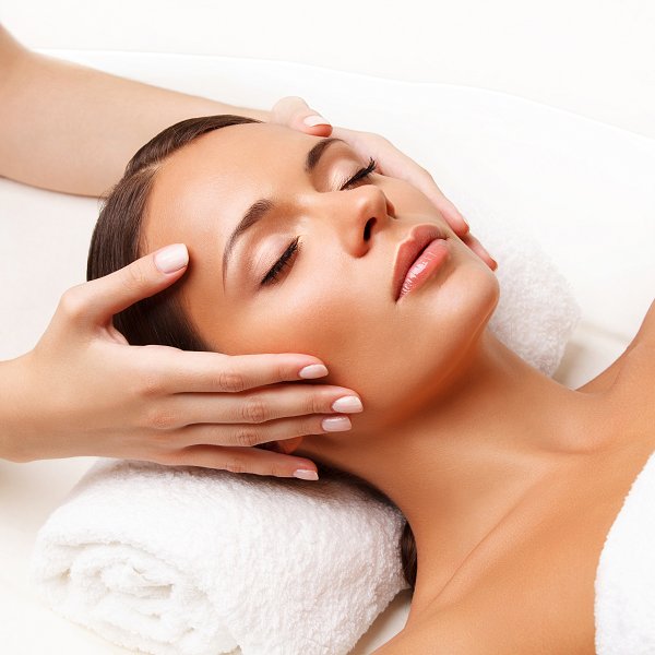 conistonhotel's tweet photo. Book our treatment of our month - Diamond Energy Facial - and enjoy a free luxury gift worth £50: https://t.co/inOwe7vrPQ #spa #naturabisse https://t.co/U6XQstQmtK