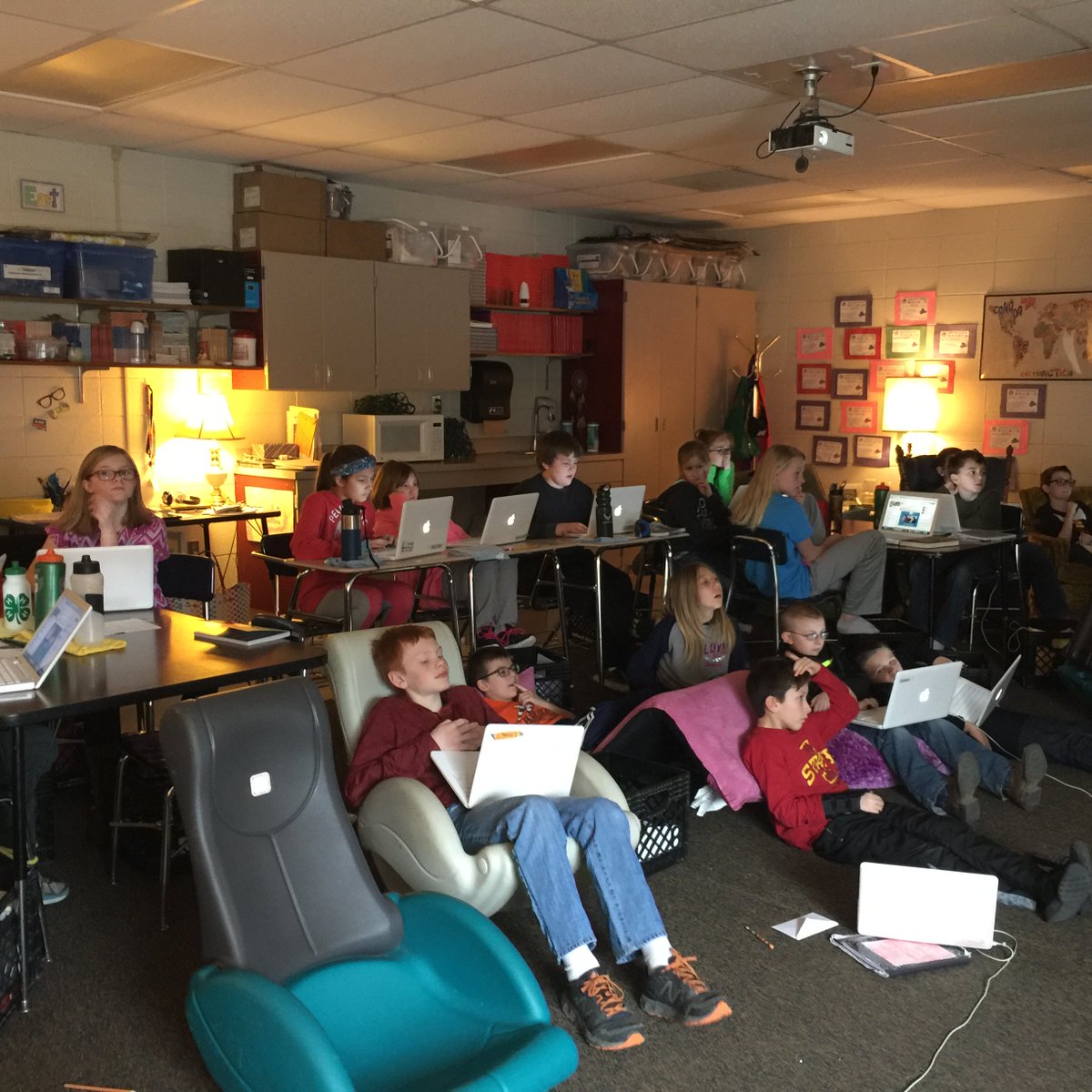 gruffcorn13's tweet photo. My 5th graders were INSPIRED by #teachGraphixLive @LucasTurnbloom @greggrunberg @DreamJumperHQ @SkypeClassroom https://t.co/29C8l1rpKP