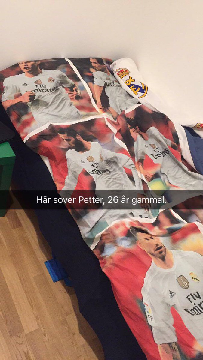 gauseth's tweet image. Vår nye midtbanemann Pontus Silfwer er ikke nevneverdig imponert over lagkamerat Petter Martinsen.