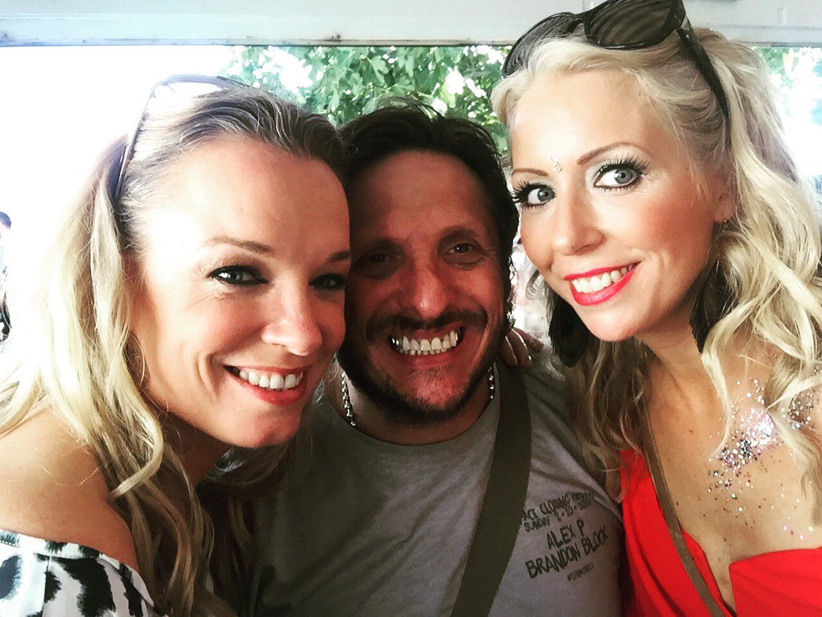 SamanthaWalsh76's tweet photo. @ldcon71 @wellsey74 yep, still alive and kicking! How r u on this #chillyevening? #BFF #Spaceclosing with #BrandonBlock #IbizaUncovered 😁 https://t.co/u7oYKql8Mp