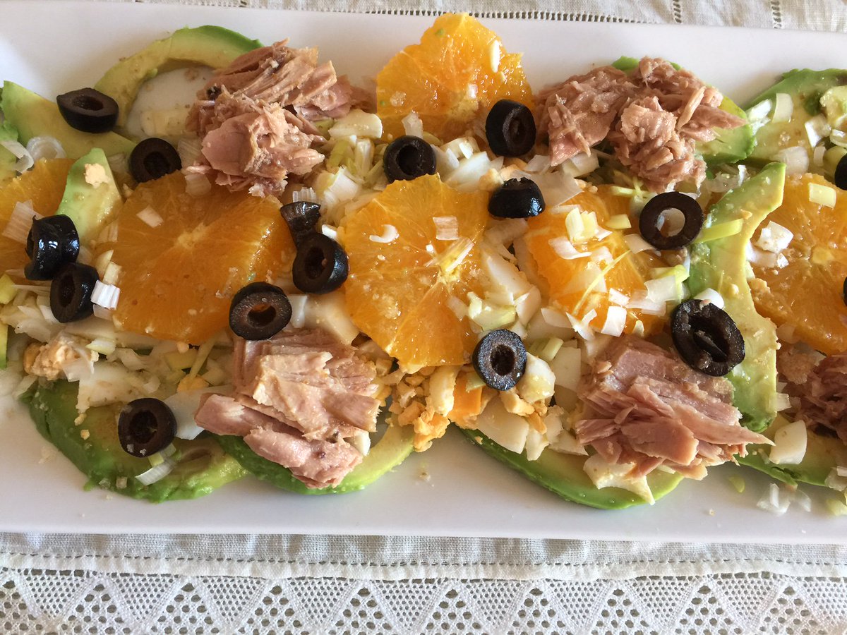 comprarnaranja's tweet photo. Os dejamos un enlace de nuestro blog con dos recetas fáciles  de ensaladas de naranja , para los que estén a dieta. https://t.co/aousoZD7ll… https://t.co/qAuzJQBldU