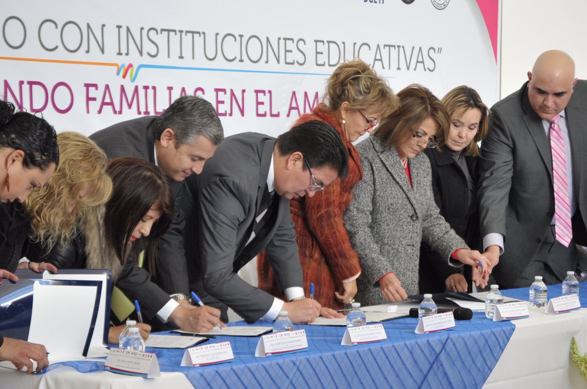 jemmanuelsr's tweet image. El @DIF_Durango y la @ujed firman convenio para atender a estudiantes del nivel superior y medio superior reporte en @radioUJED @Rectordgo
