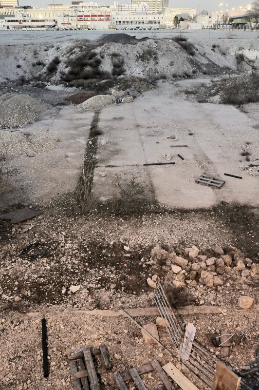 apex_archive's tweet photo. Leerfläche in #StMarx (place to be:)
#NeuMarx #wasteland #Gstettn #Freiraum #Ödland #Stadtansichten #WienLandstraße https://t.co/xZsRKvFot7