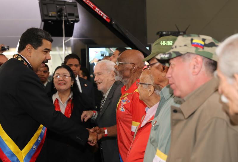 #AHORA Pdte. <a href="/NicolasMaduro/">Nicolás Maduro</a> en el Panteón Nacional para recibir a Fabricio Ojeda, a quien define como un "Ejemplo de Lealtad Revolucionaria"