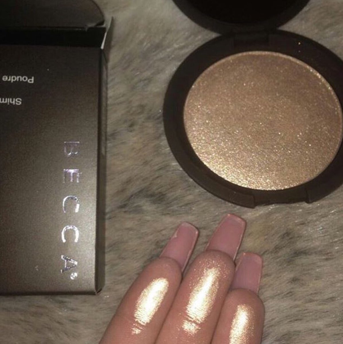 makeupthingz's tweet image. Someone pls get me this😍😫 #makeup #highlighter